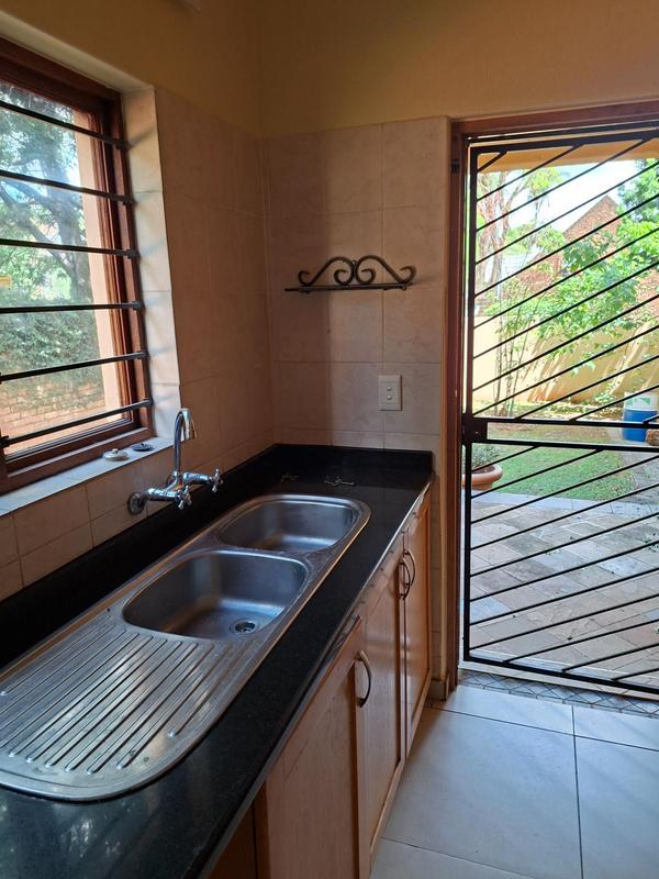 To Let 4 Bedroom Property for Rent in Faerie Glen Gauteng