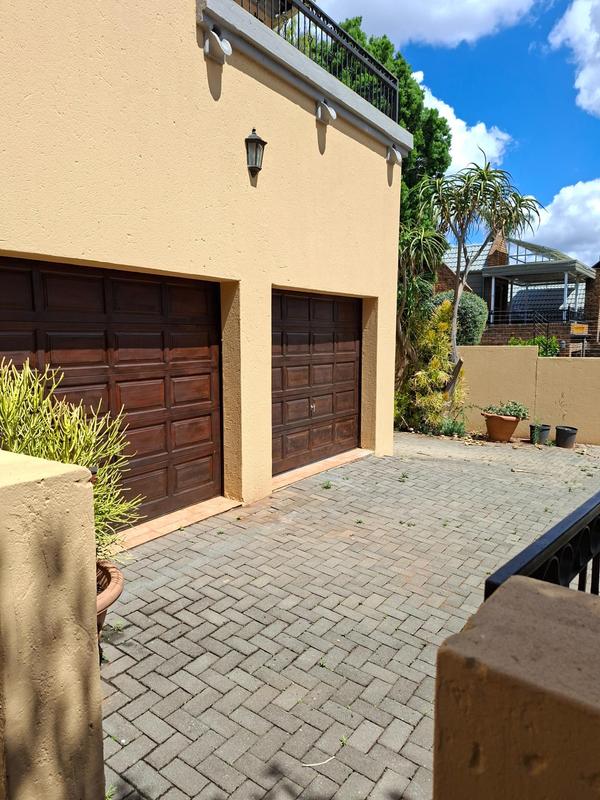 To Let 4 Bedroom Property for Rent in Faerie Glen Gauteng
