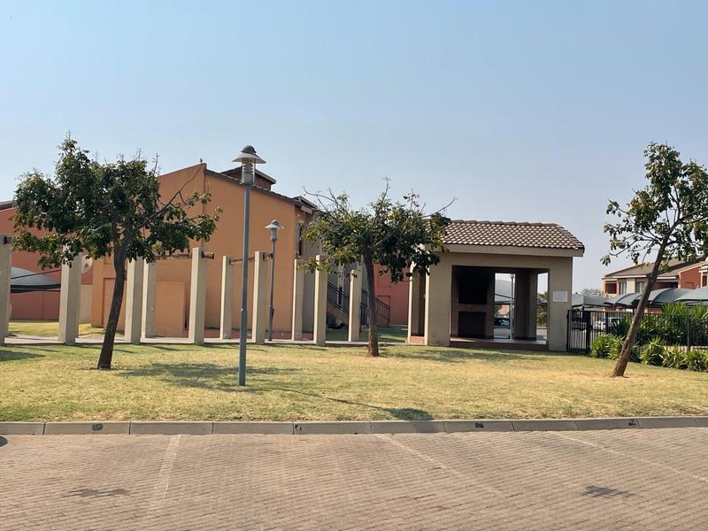 To Let 2 Bedroom Property for Rent in Montana Tuine Gauteng
