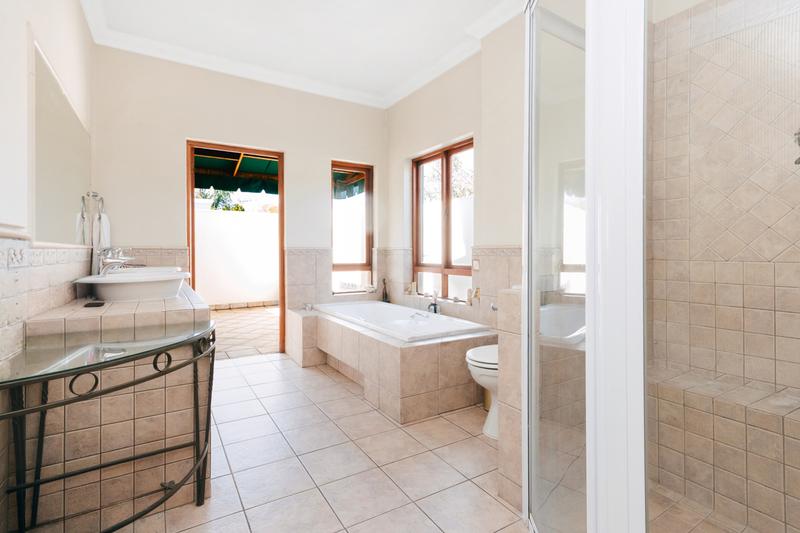 4 Bedroom Property for Sale in Lonehill Gauteng