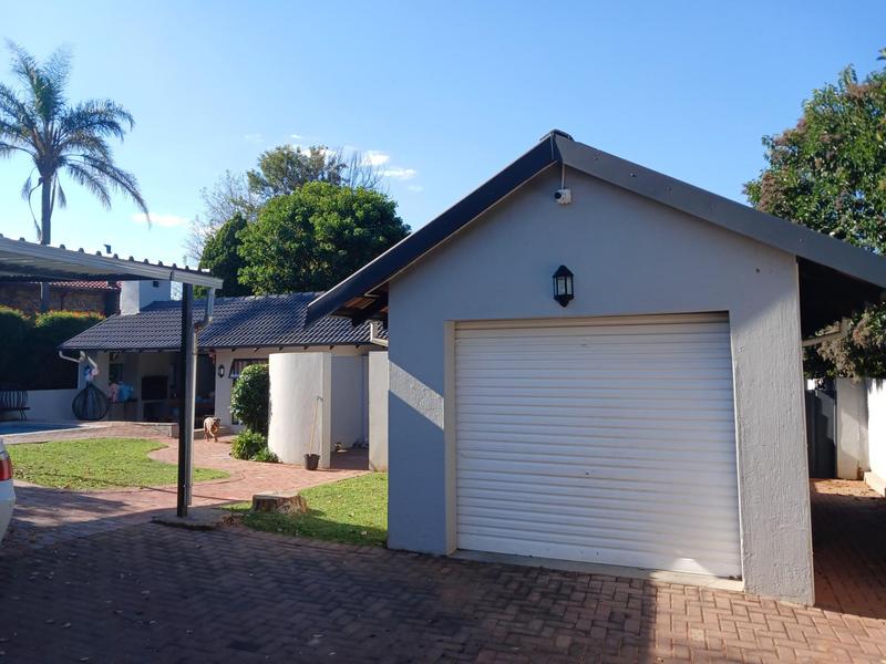 To Let 4 Bedroom Property for Rent in Weltevreden Park Gauteng