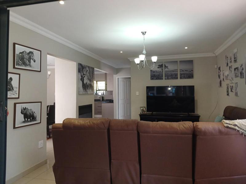 To Let 4 Bedroom Property for Rent in Weltevreden Park Gauteng