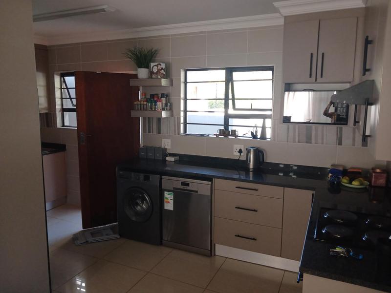 To Let 4 Bedroom Property for Rent in Weltevreden Park Gauteng