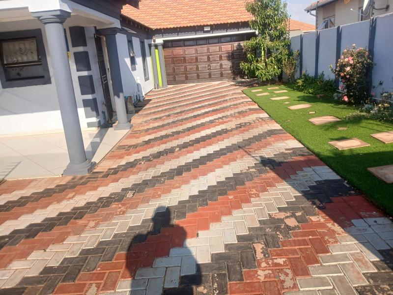 4 Bedroom Property for Sale in The Orchards Gauteng