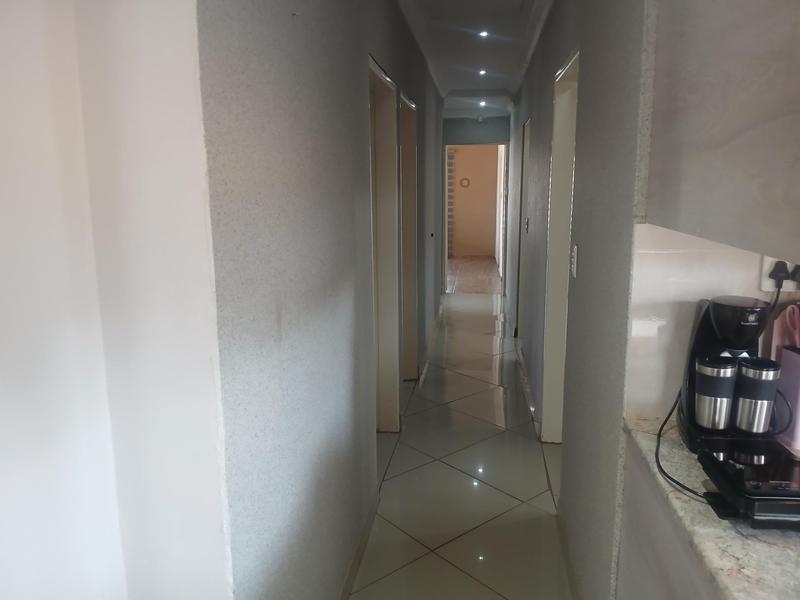 4 Bedroom Property for Sale in The Orchards Gauteng