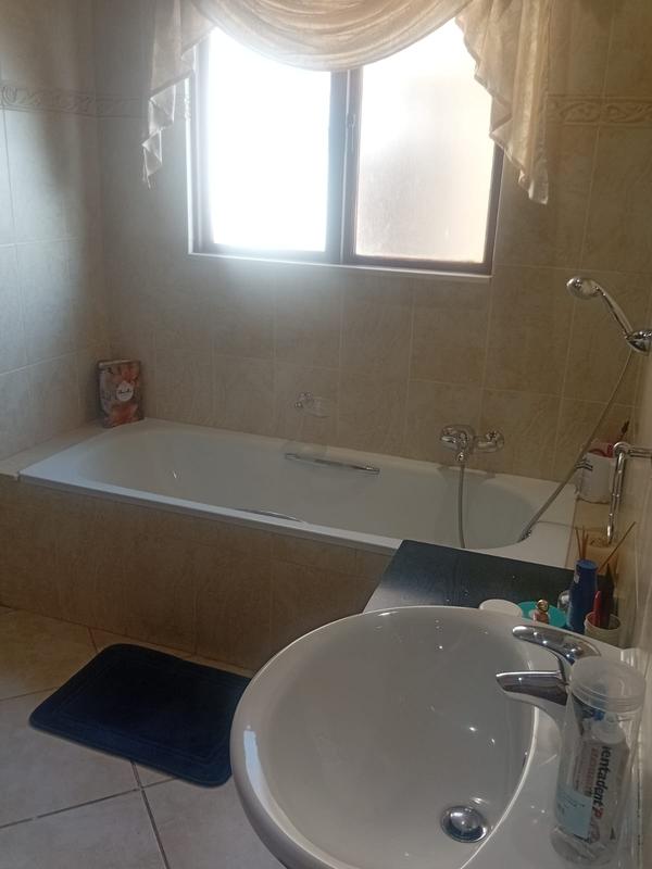 To Let 5 Bedroom Property for Rent in Waterkloof A H Gauteng