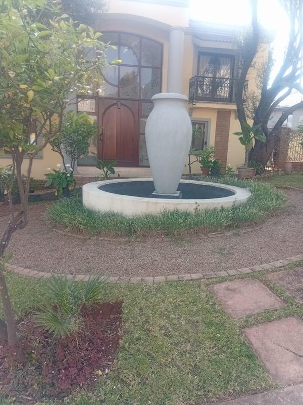 To Let 5 Bedroom Property for Rent in Waterkloof A H Gauteng