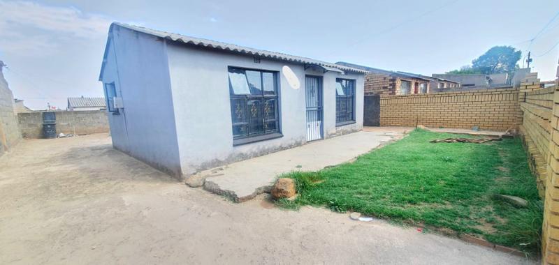 2 Bedroom Property for Sale in Tladi Gauteng