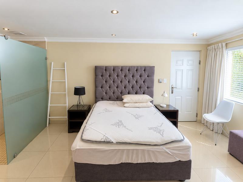 To Let 1 Bedroom Property for Rent in Parkmore Gauteng