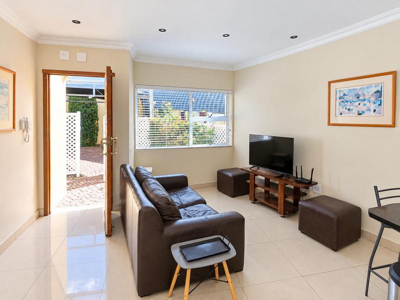 To Let 1 Bedroom Property for Rent in Parkmore Gauteng