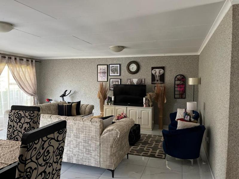 To Let 2 Bedroom Property for Rent in Lindhaven Gauteng