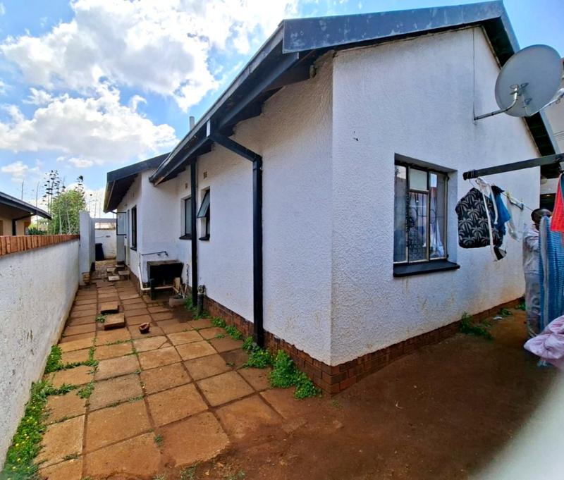 3 Bedroom Property for Sale in Protea North Gauteng