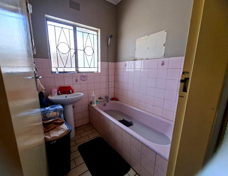 3 Bedroom Property for Sale in Protea North Gauteng