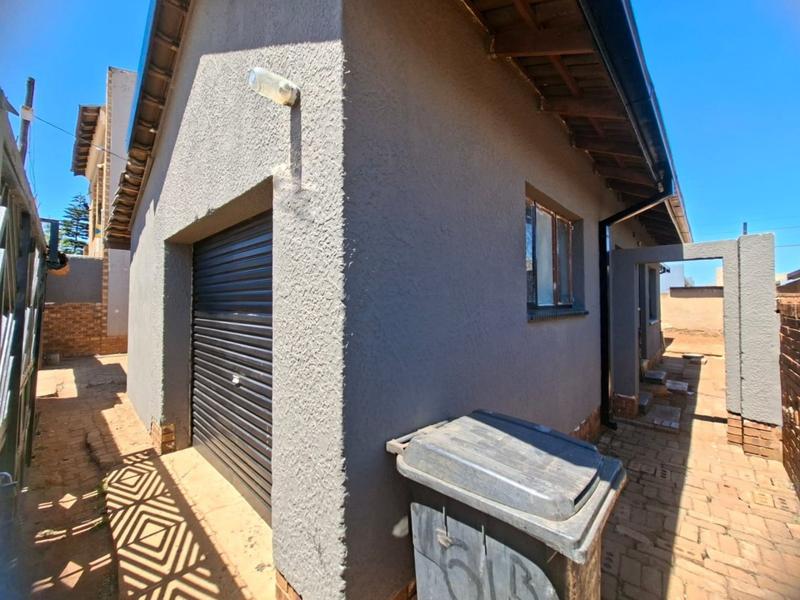 3 Bedroom Property for Sale in Protea North Gauteng