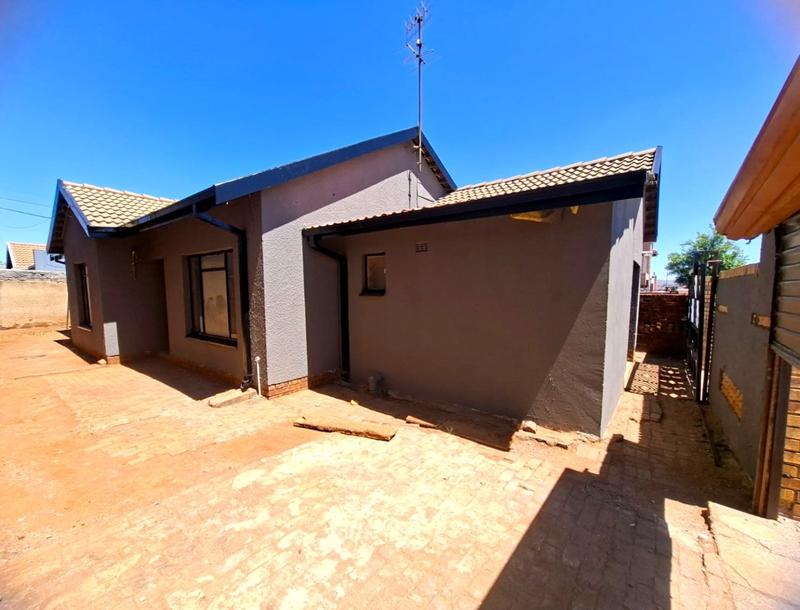 3 Bedroom Property for Sale in Protea North Gauteng
