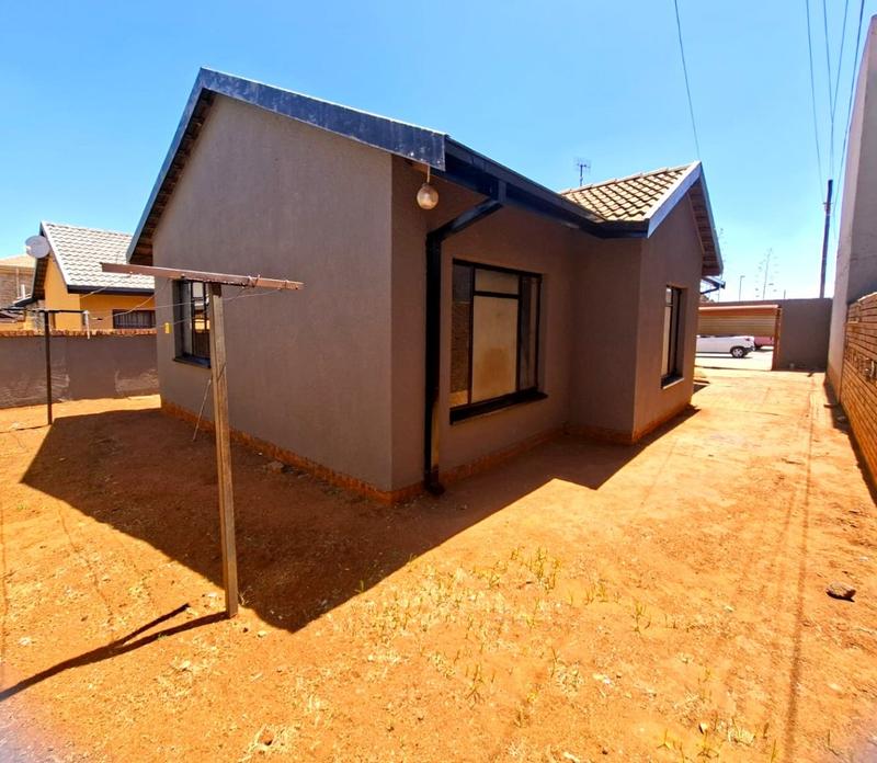 3 Bedroom Property for Sale in Protea North Gauteng
