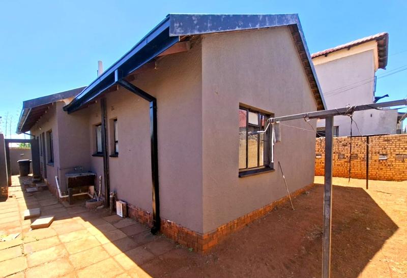 3 Bedroom Property for Sale in Protea North Gauteng
