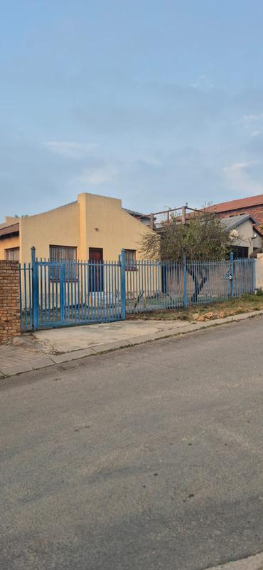 2 Bedroom Property for Sale in Olievenhoutbosch Gauteng