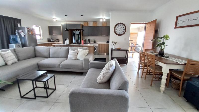 To Let 2 Bedroom Property for Rent in Glen Marais Gauteng