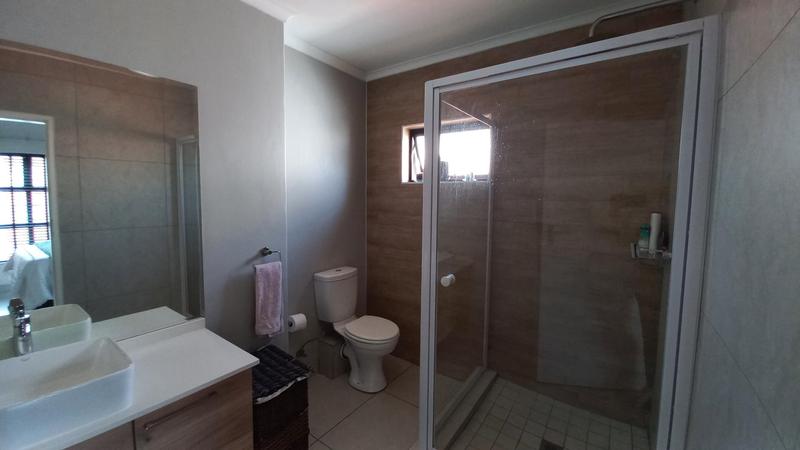 To Let 2 Bedroom Property for Rent in Glen Marais Gauteng
