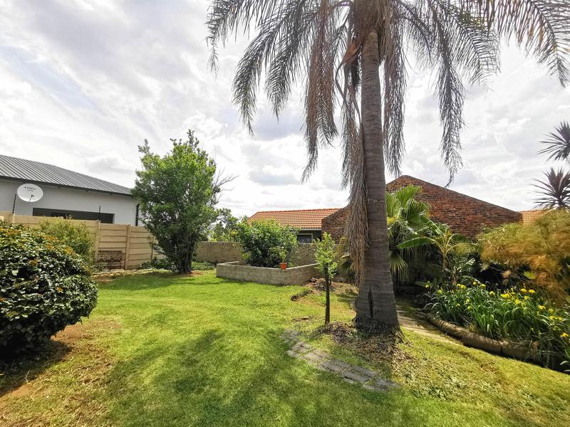 3 Bedroom Property for Sale in Noordwyk Gauteng