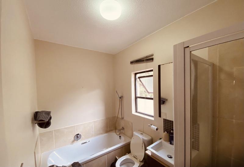 1 Bedroom Property for Sale in Lonehill Gauteng
