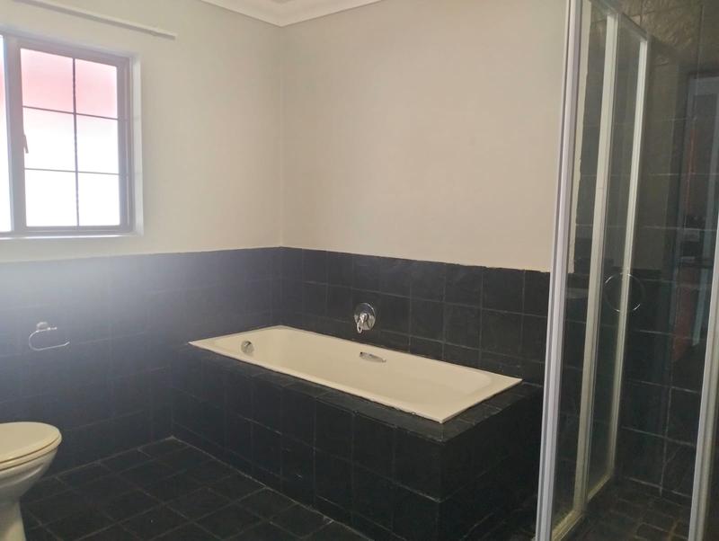 1 Bedroom Property for Sale in Erand Gardens Gauteng