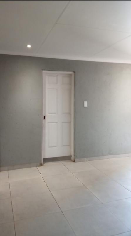 1 Bedroom Property for Sale in Protea Glen Gauteng