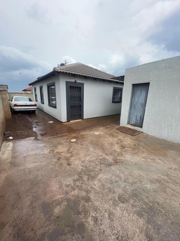 To Let 3 Bedroom Property for Rent in Lufhereng Gauteng