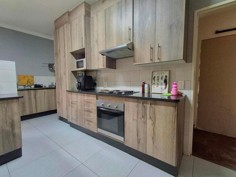 To Let 4 Bedroom Property for Rent in Eldoraigne Gauteng