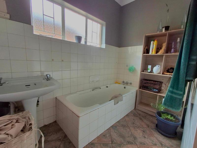 To Let 4 Bedroom Property for Rent in Eldoraigne Gauteng