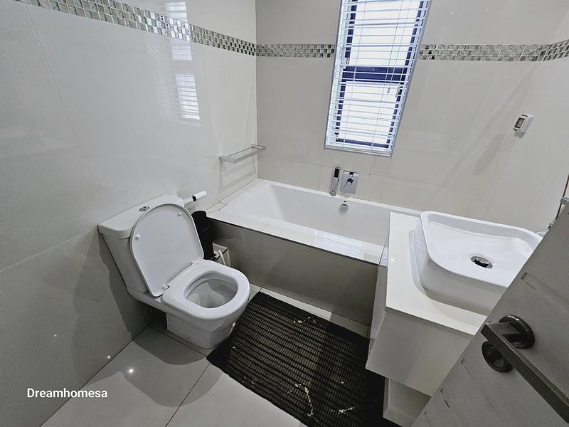 To Let 3 Bedroom Property for Rent in Sandown Gauteng