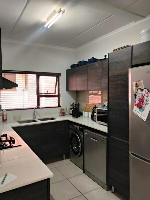 3 Bedroom Property for Sale in Greenstone Crest Gauteng