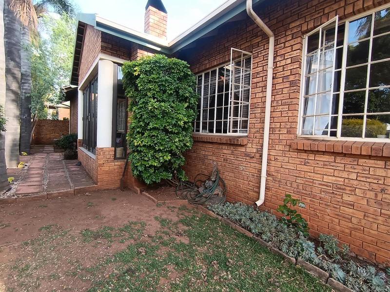 3 Bedroom Property for Sale in Eldoglen Gauteng