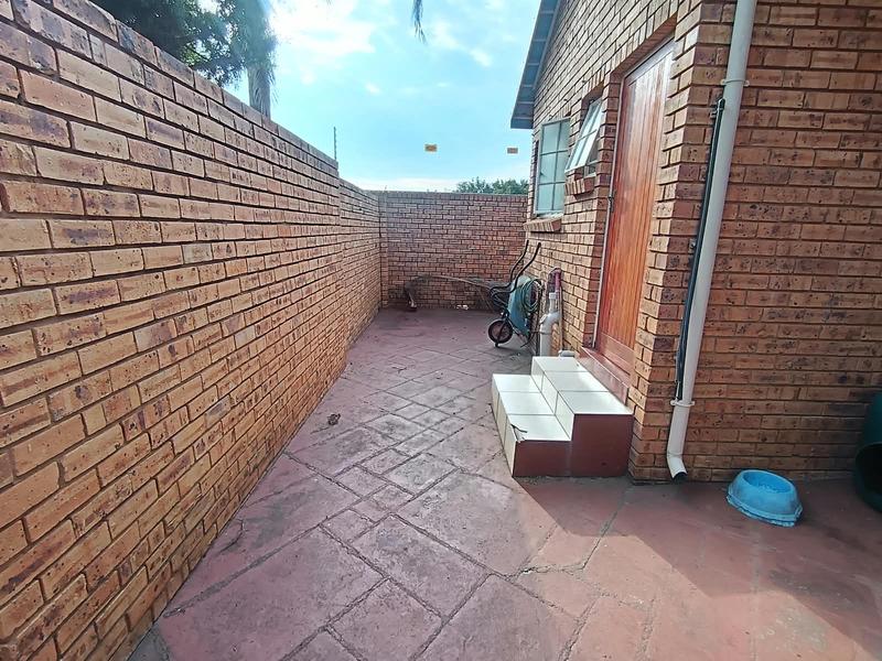 3 Bedroom Property for Sale in Eldoglen Gauteng