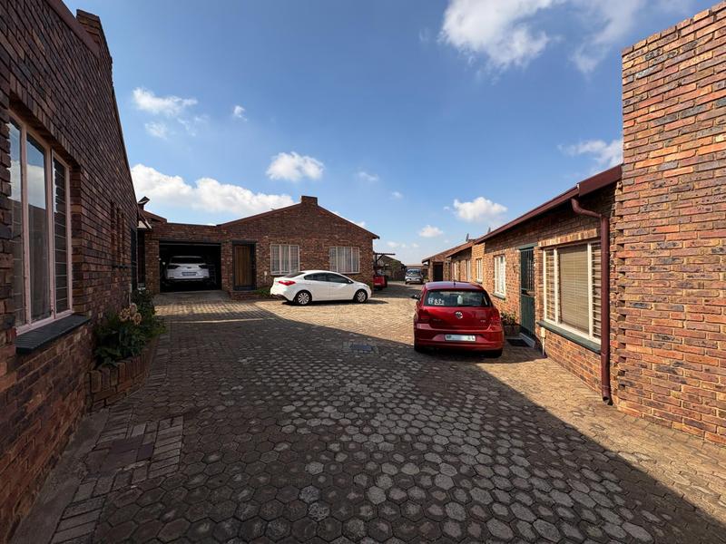 To Let 2 Bedroom Property for Rent in Lindhaven Gauteng