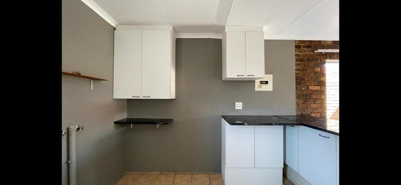 To Let 2 Bedroom Property for Rent in Lindhaven Gauteng