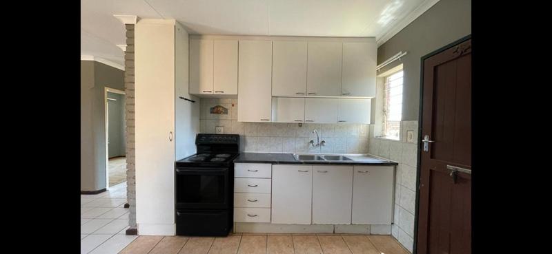 To Let 2 Bedroom Property for Rent in Lindhaven Gauteng
