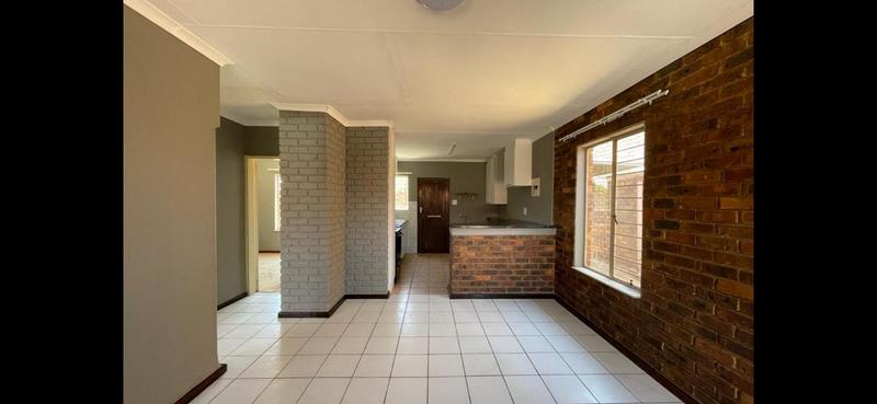 To Let 2 Bedroom Property for Rent in Lindhaven Gauteng