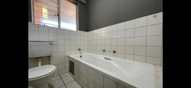 To Let 2 Bedroom Property for Rent in Lindhaven Gauteng