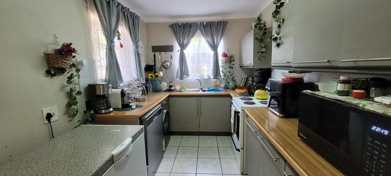 2 Bedroom Property for Sale in Albertsdal Gauteng