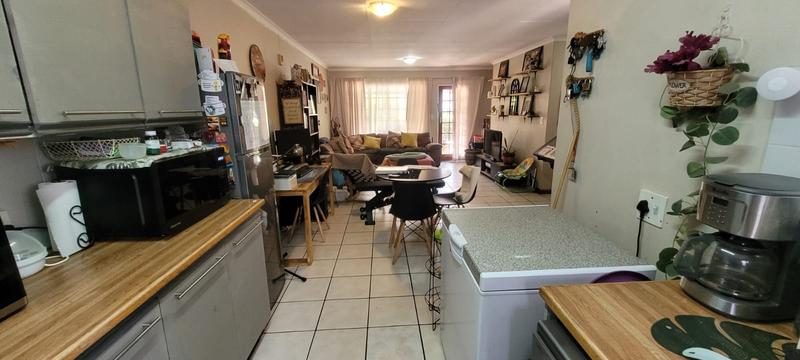 2 Bedroom Property for Sale in Albertsdal Gauteng