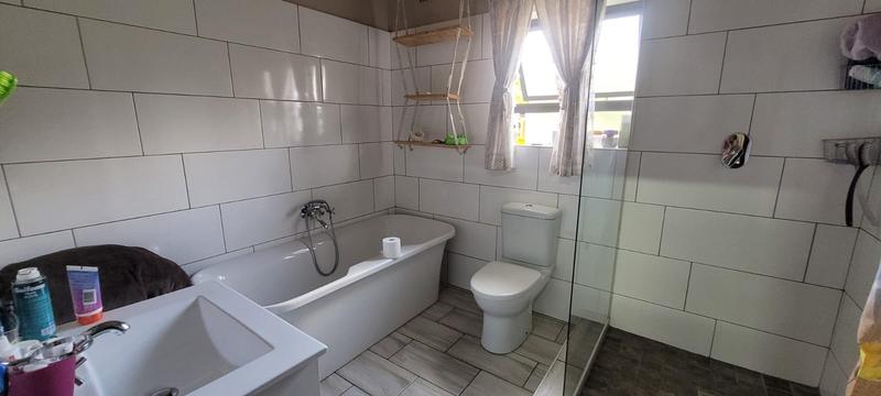3 Bedroom Property for Sale in Brackendowns Gauteng