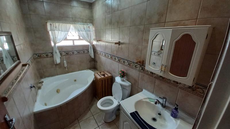 4 Bedroom Property for Sale in Pretoria Gardens Gauteng