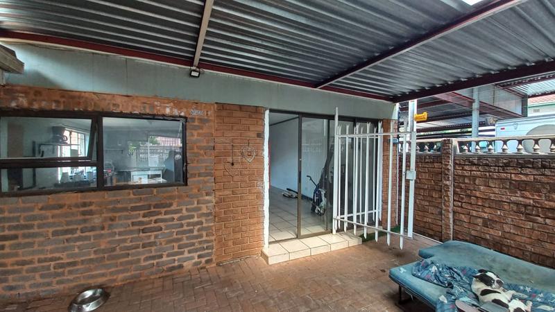 4 Bedroom Property for Sale in Pretoria Gardens Gauteng