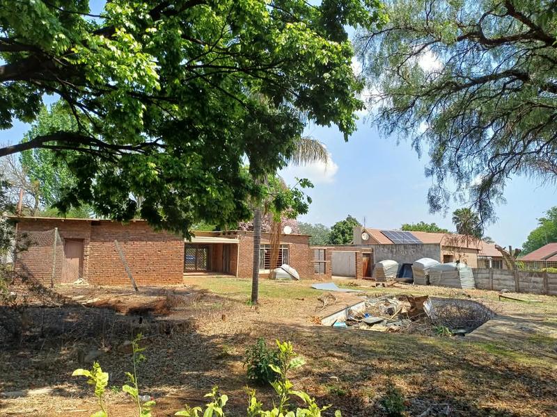 5 Bedroom Property for Sale in Nimrodpark Gauteng