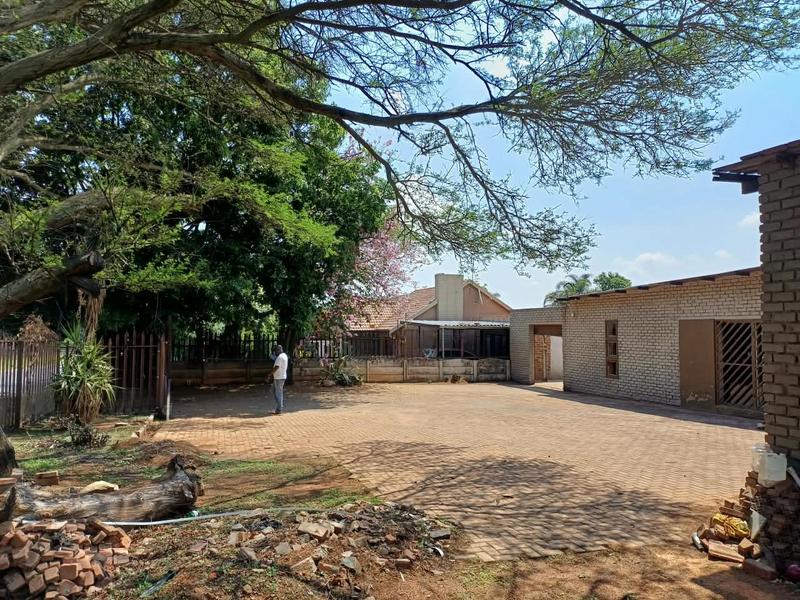 5 Bedroom Property for Sale in Nimrodpark Gauteng