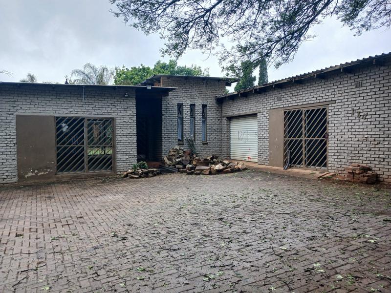5 Bedroom Property for Sale in Nimrodpark Gauteng