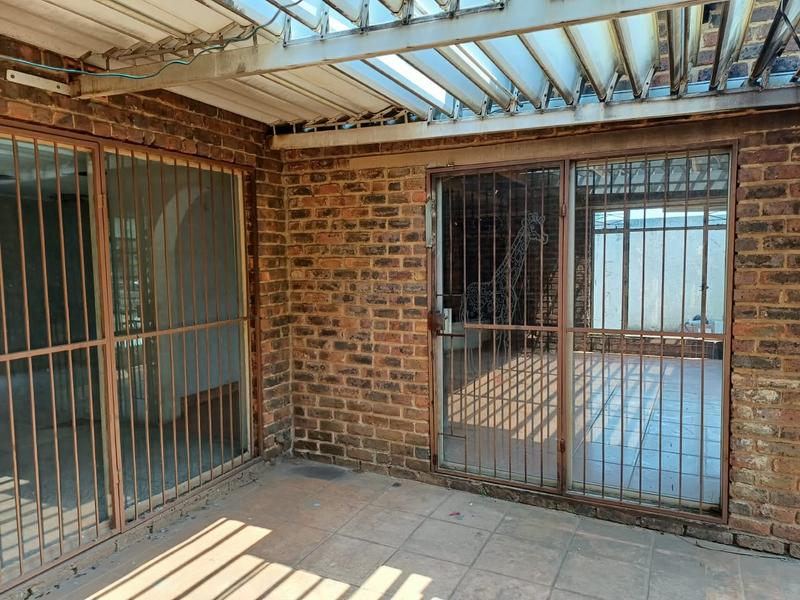 5 Bedroom Property for Sale in Nimrodpark Gauteng