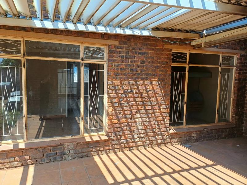 5 Bedroom Property for Sale in Nimrodpark Gauteng